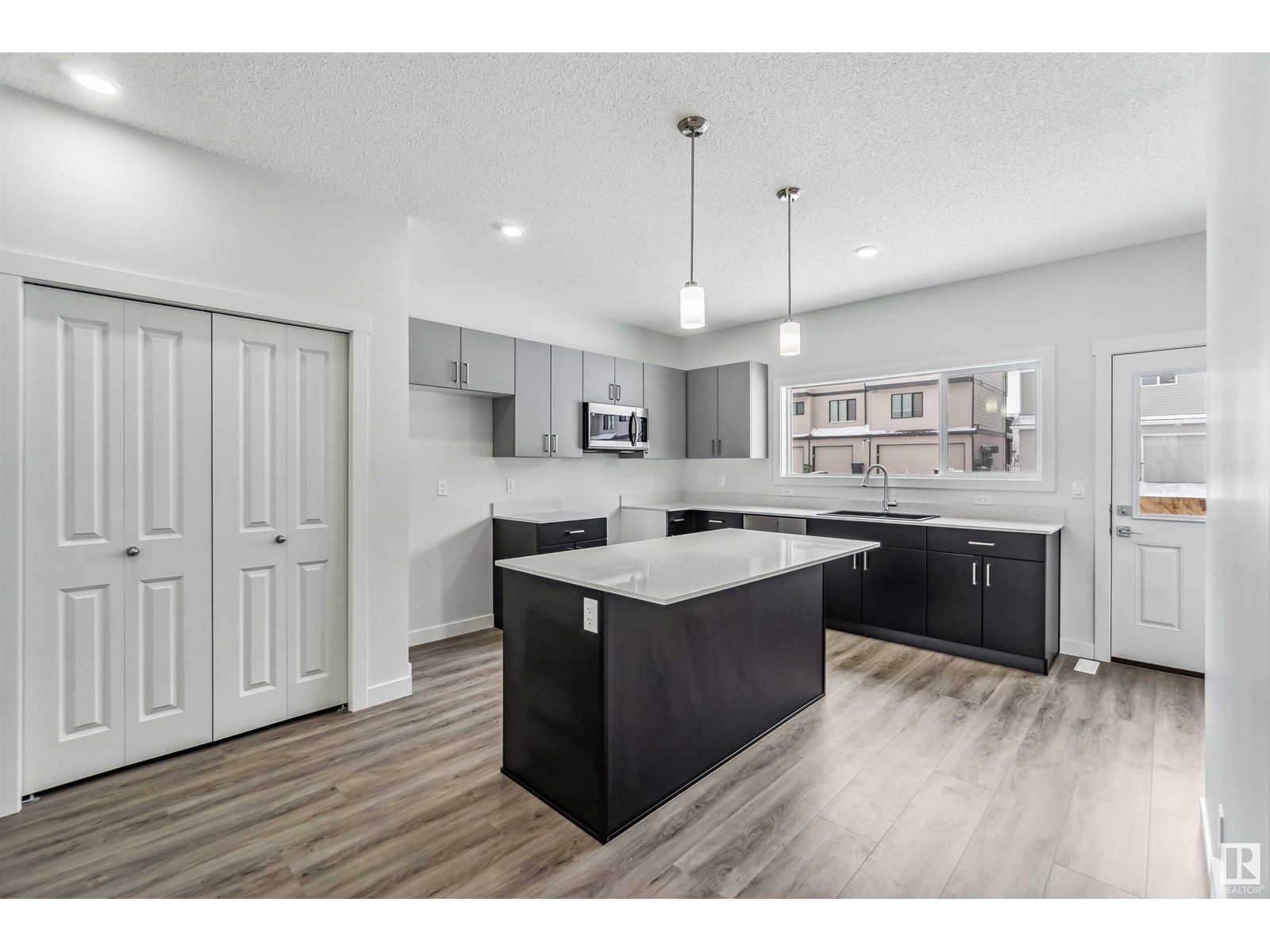 Property at 1635 16 AV NW image 1