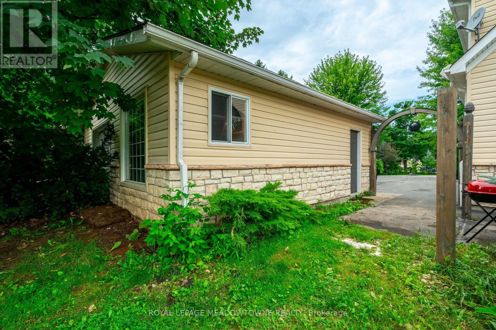 128 Carlisle Road, Hamilton (Carlisle), Ontario  L8B 0Z8 - Photo 38 - X12121145