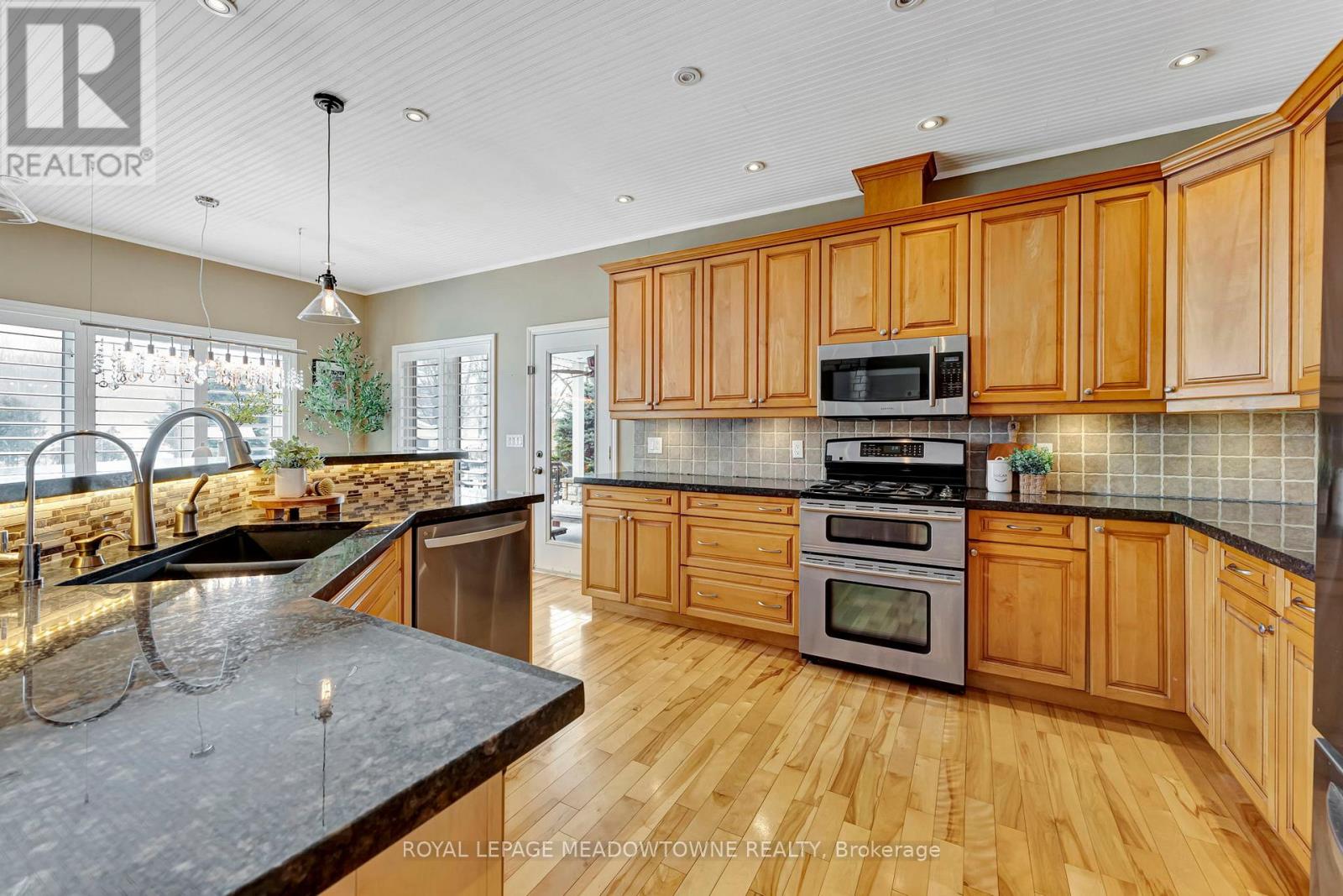 128 Carlisle Road, Hamilton, Ontario  L8B 0Z8 - Photo 9 - X12121145