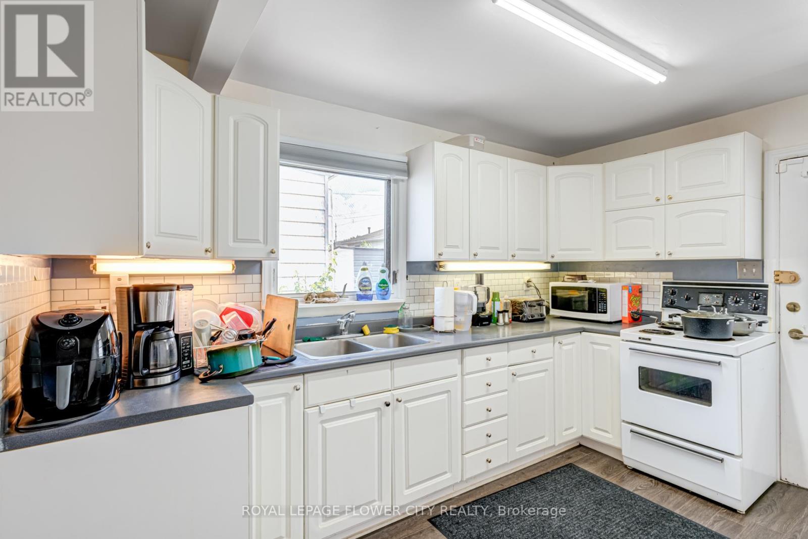 800 Roxborough Avenue, Hamilton, Ontario  L8H 1T2 - Photo 14 - X12121154