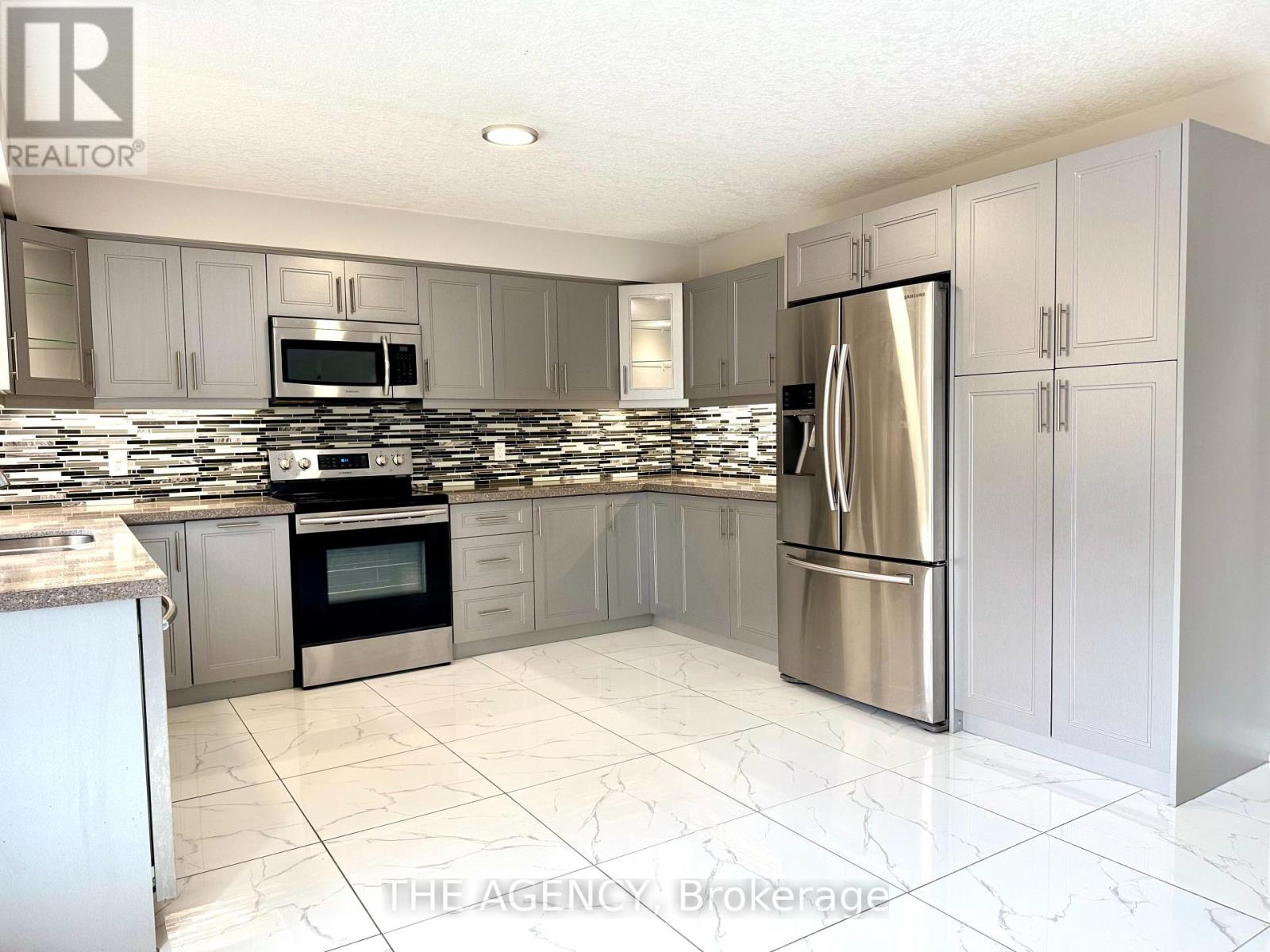 687 Spitfire Street, Woodstock (Woodstock - North), Ontario  N4T 0B1 - Photo 7 - X12121197