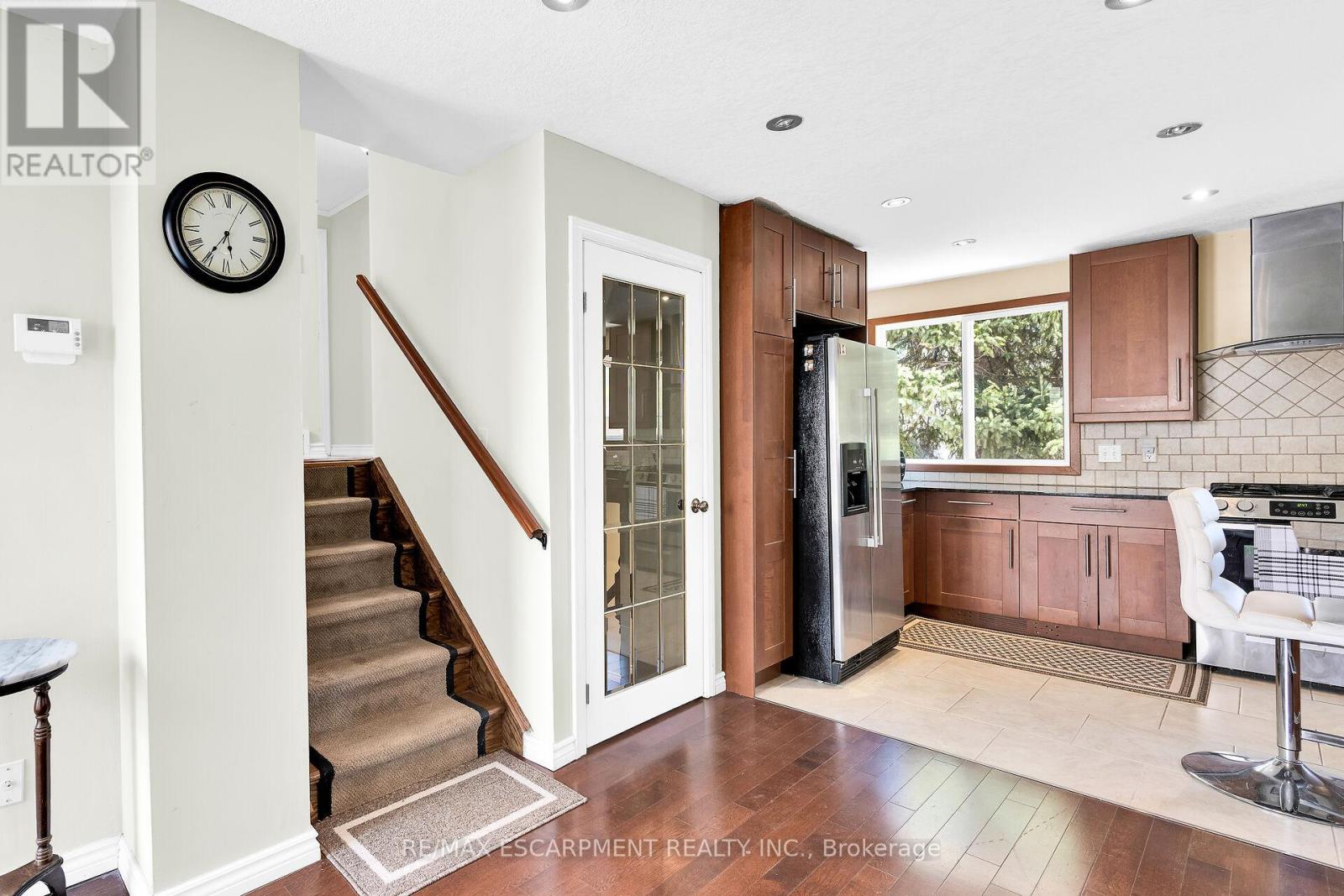 2 Par Place, Hamilton, Ontario  L8K 5V9 - Photo 11 - X12121256