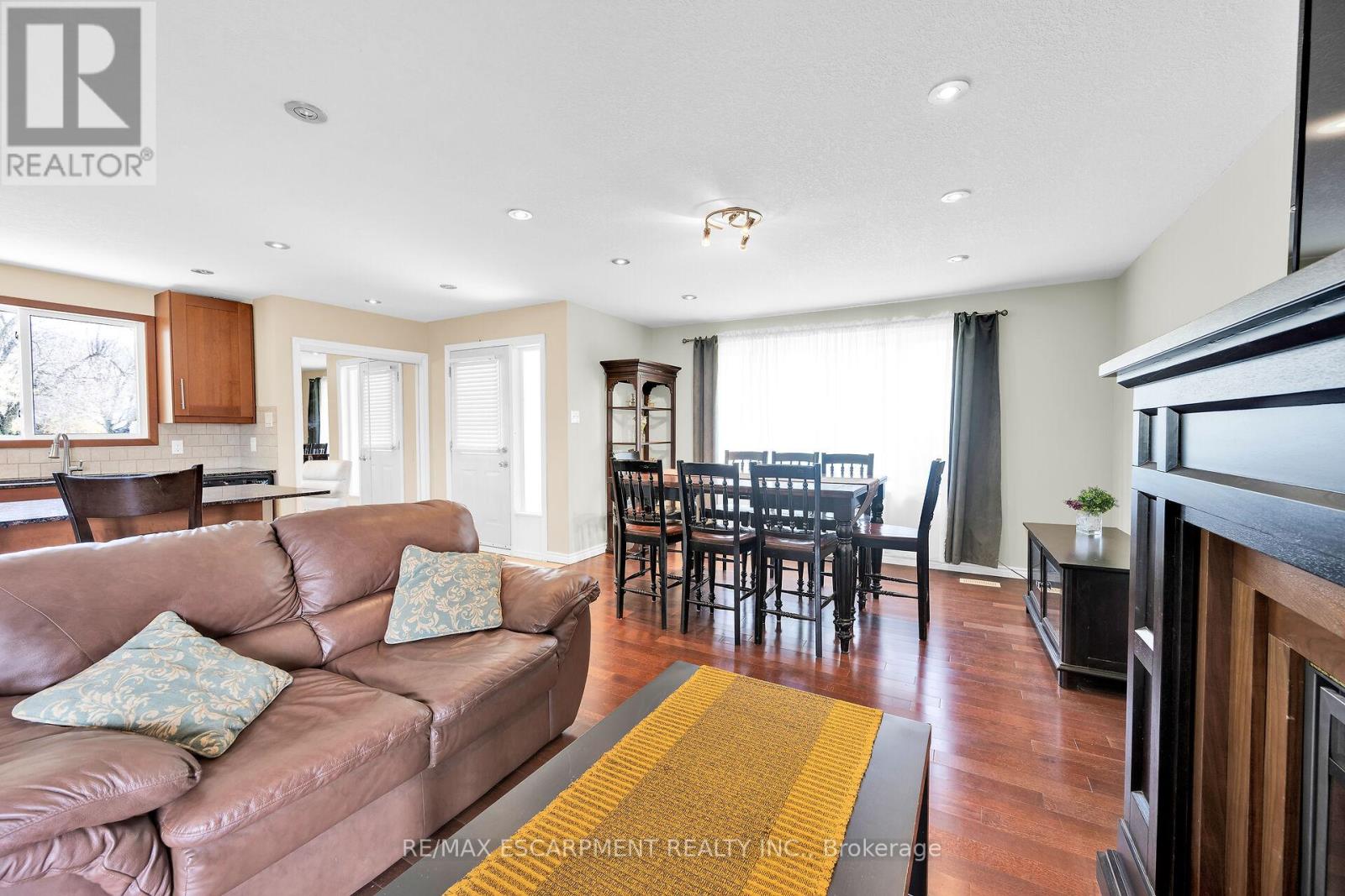 2 Par Place, Hamilton, Ontario  L8K 5V9 - Photo 12 - X12121256