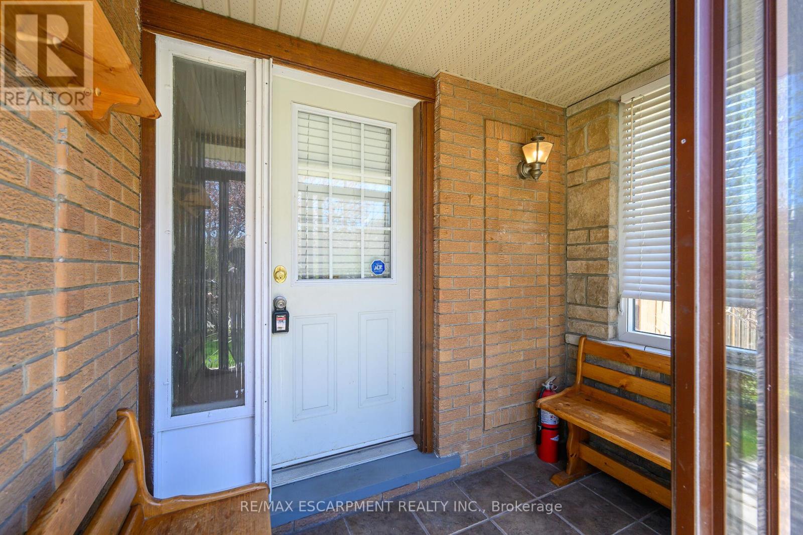 2 Par Place, Hamilton, Ontario  L8K 5V9 - Photo 2 - X12121256