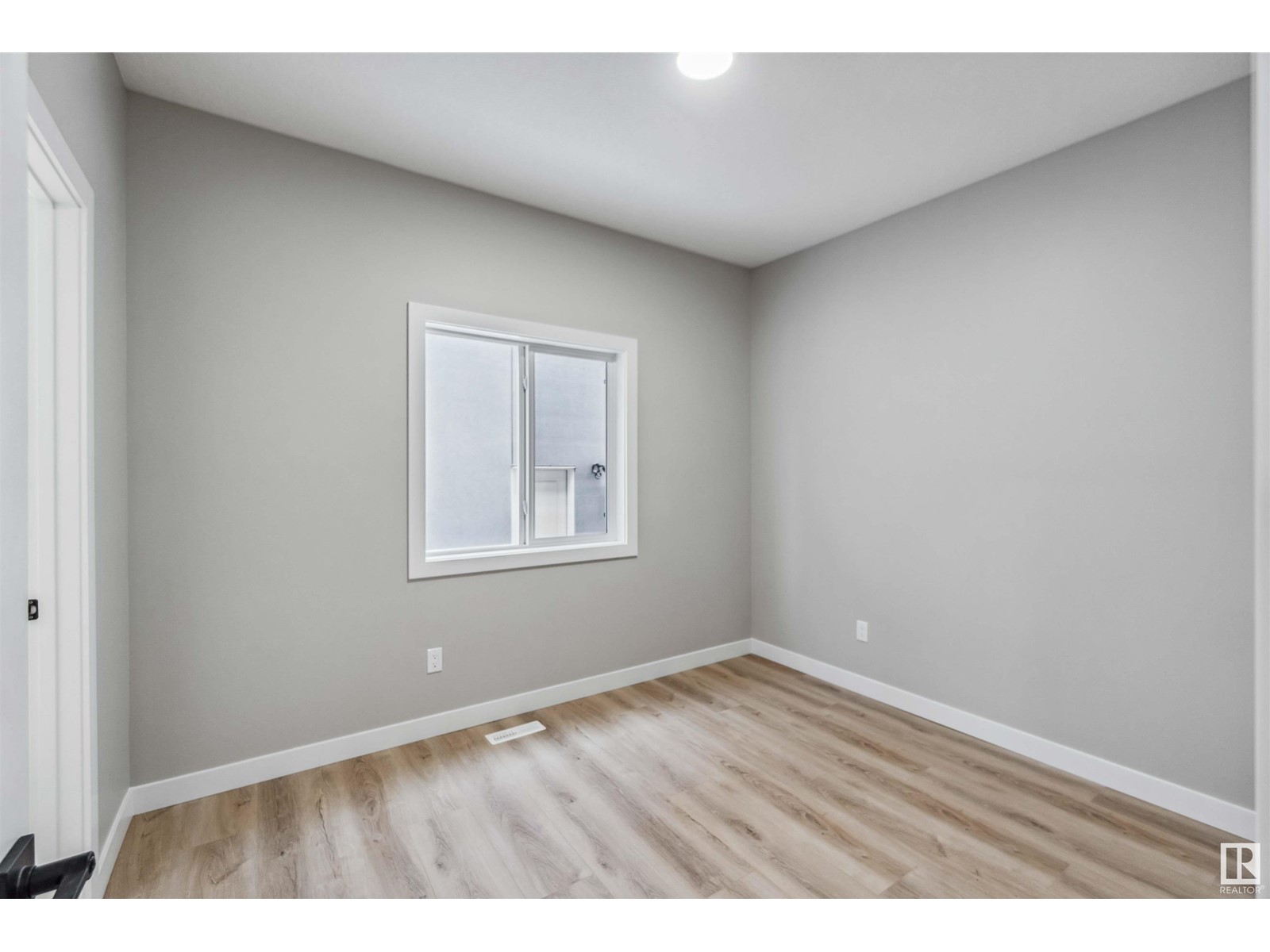 Property at 1659 12 ST NW image 2