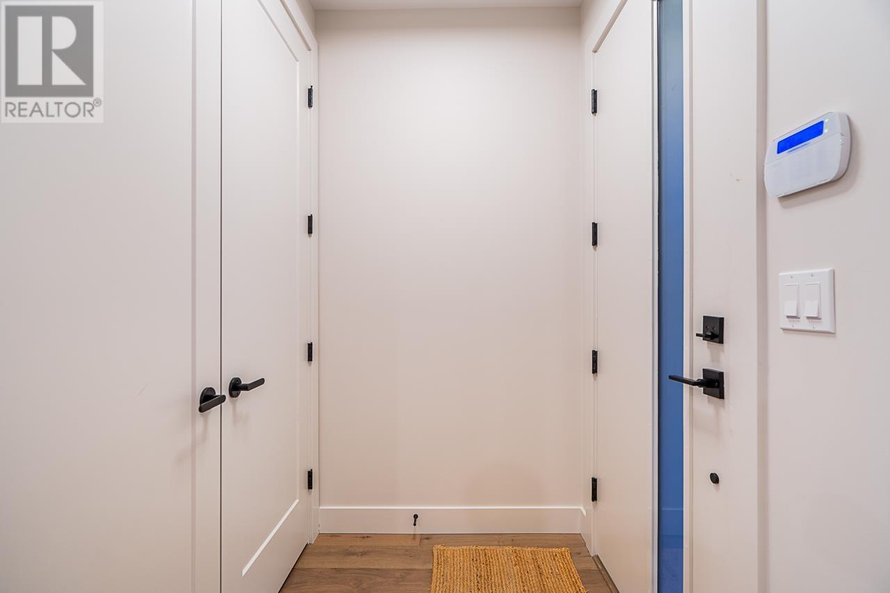 3535 Cambridge Street, Vancouver, British Columbia  V5K 1M3 - Photo 6 - R2997613