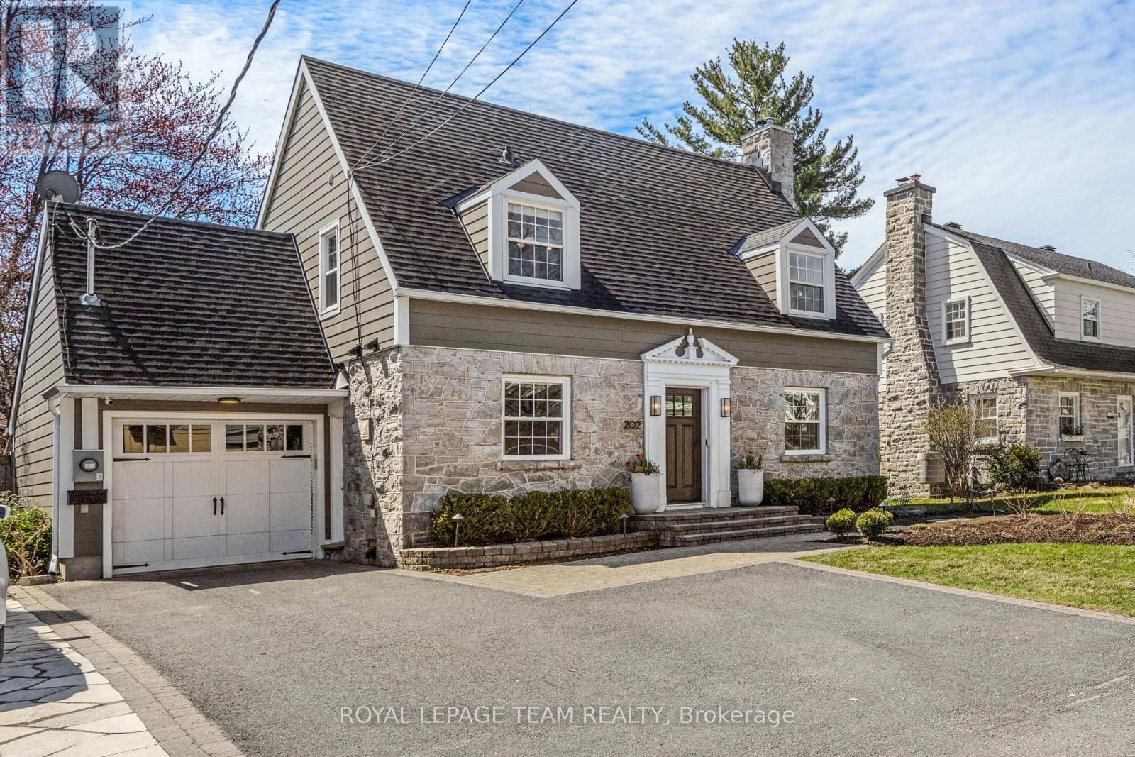 Property at 202 FARADAY STREET image 2