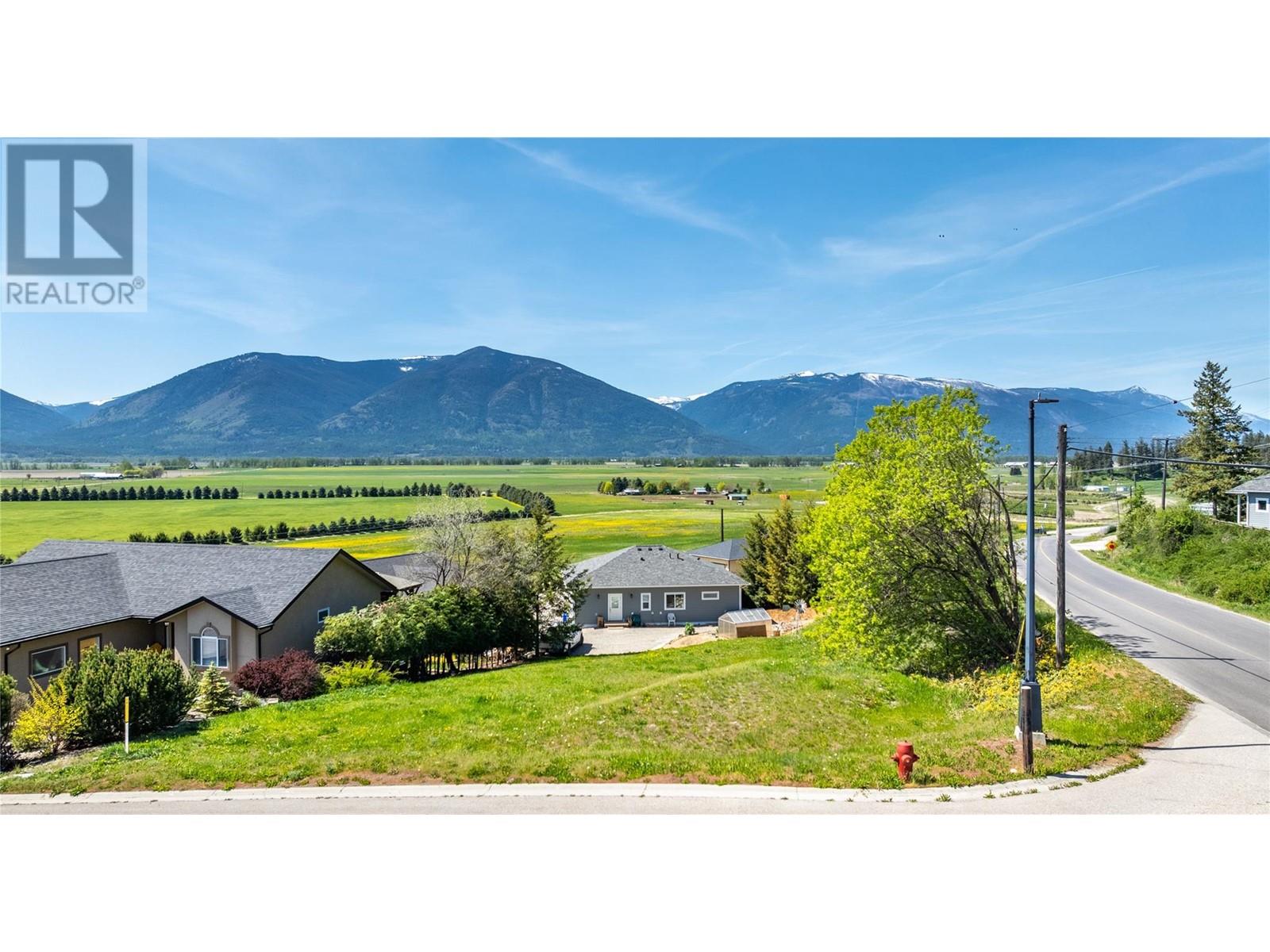 1031 SELKIRK Drive, Creston, British Columbia