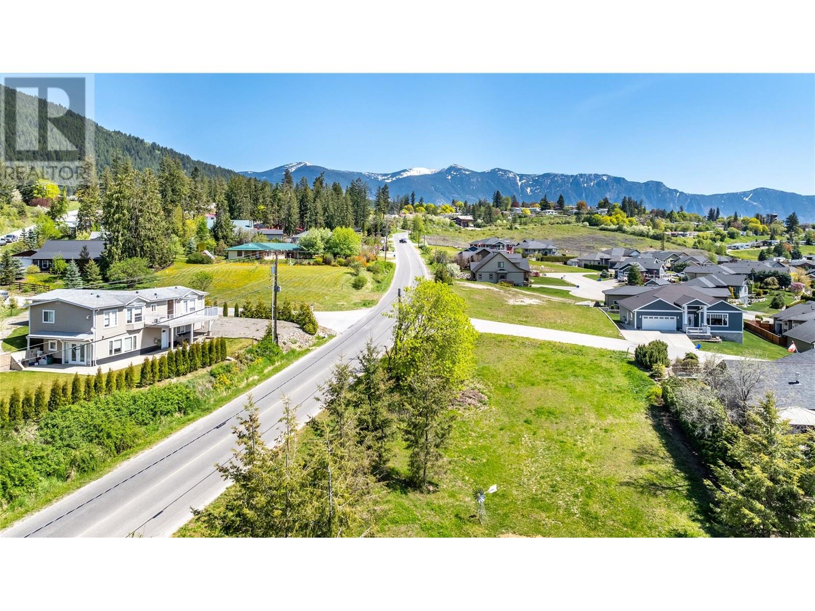 1031 Selkirk Drive, Creston, British Columbia  V0B 1G3 - Photo 10 - 10346023