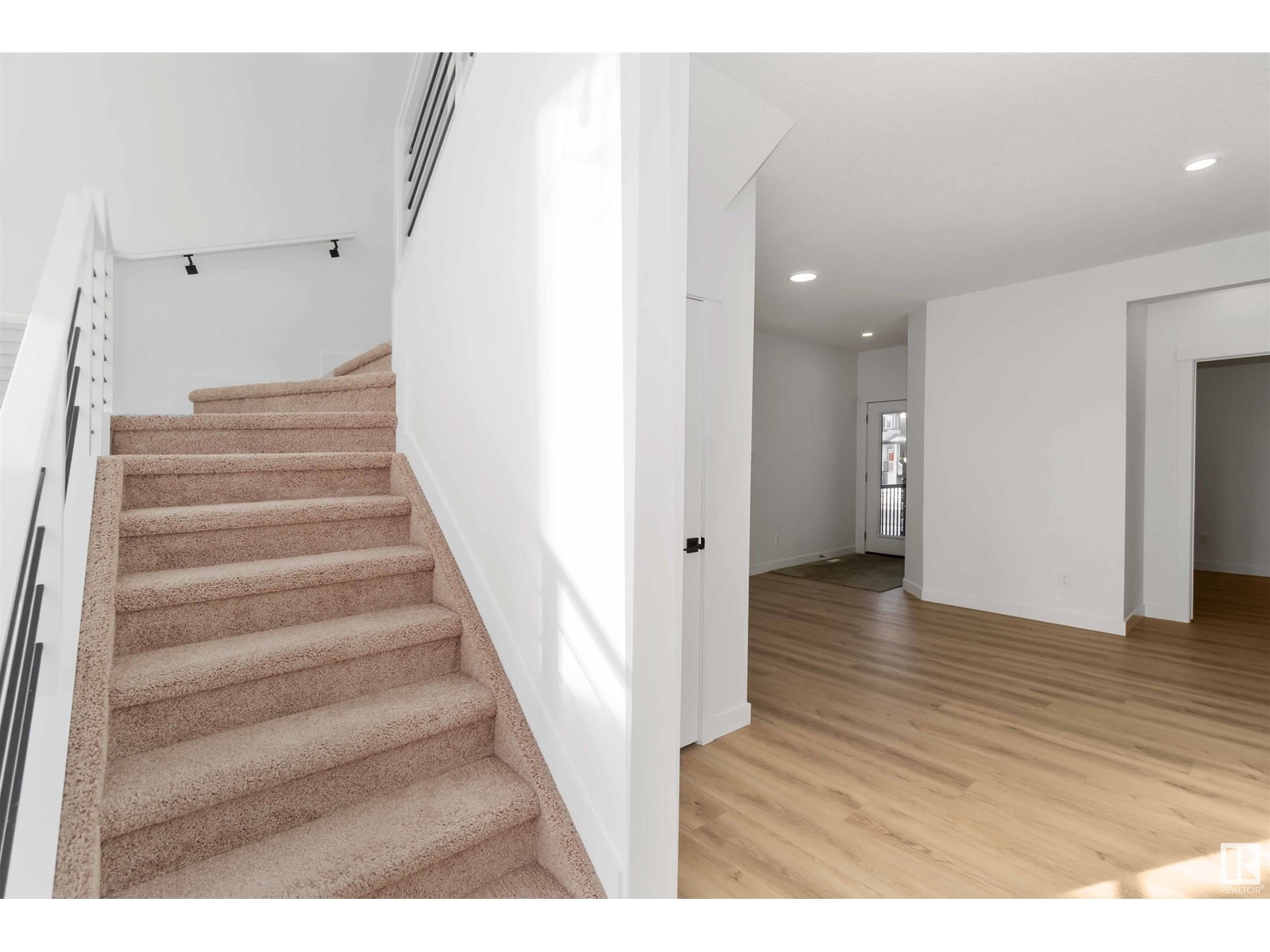 Property at 1603 12 ST NW image 2