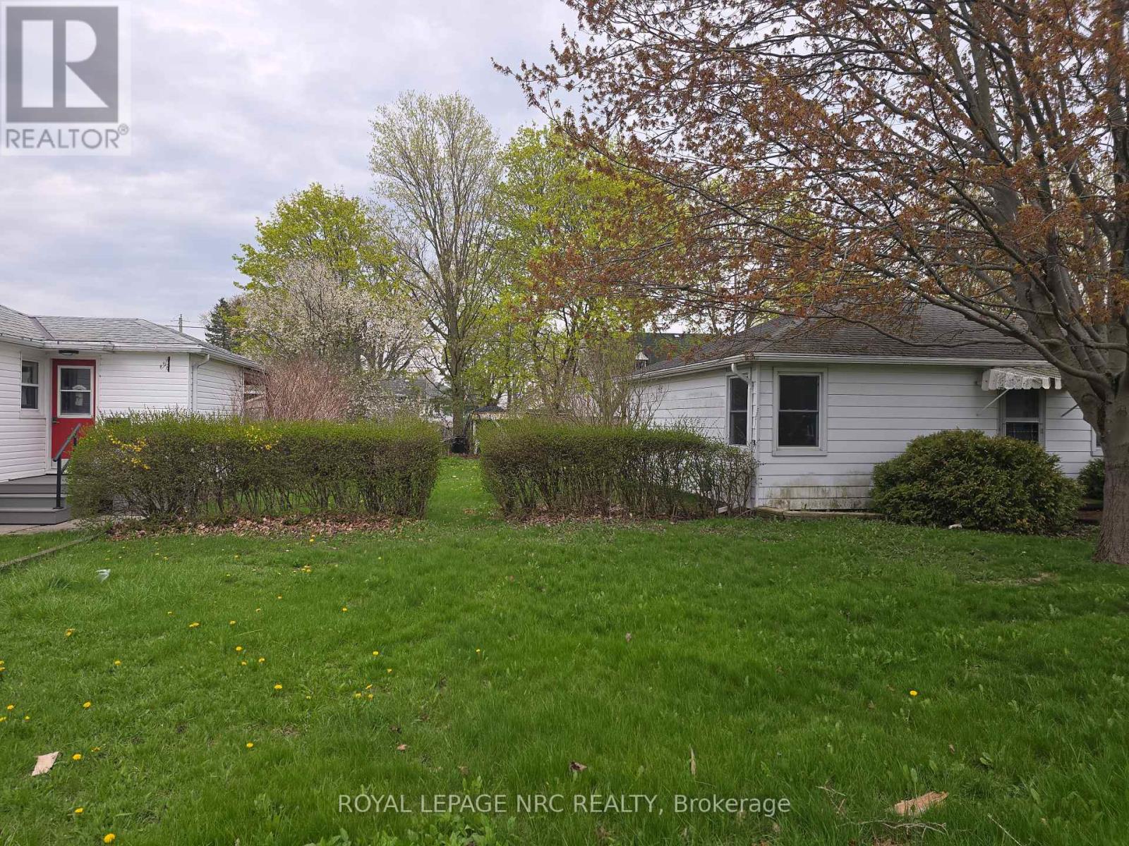 126 Oakwood Street, Port Colborne (Main Street), Ontario  L3K 5G3 - Photo 2 - X12121280
