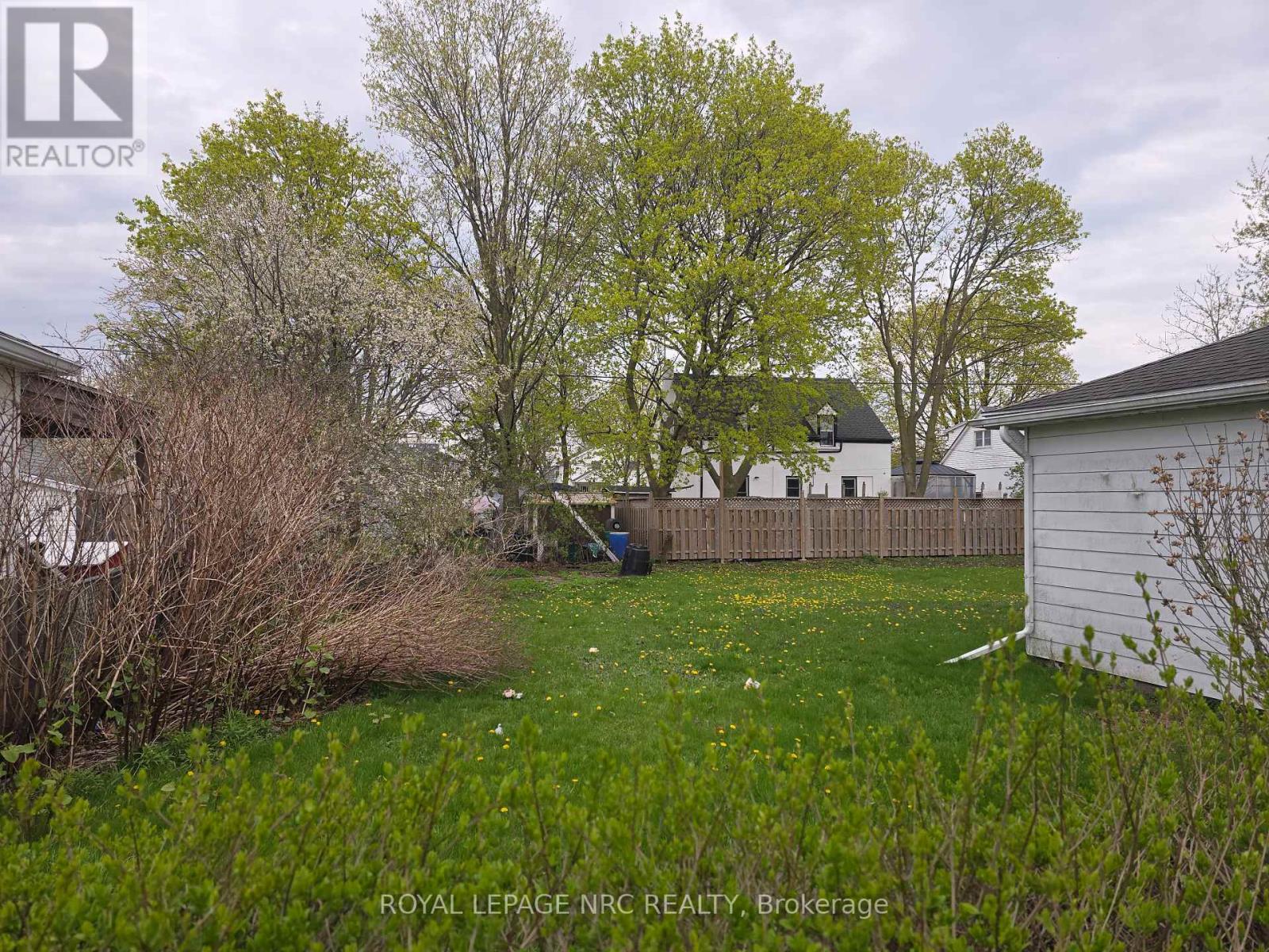 126 Oakwood Street, Port Colborne (Main Street), Ontario  L3K 5G3 - Photo 3 - X12121280