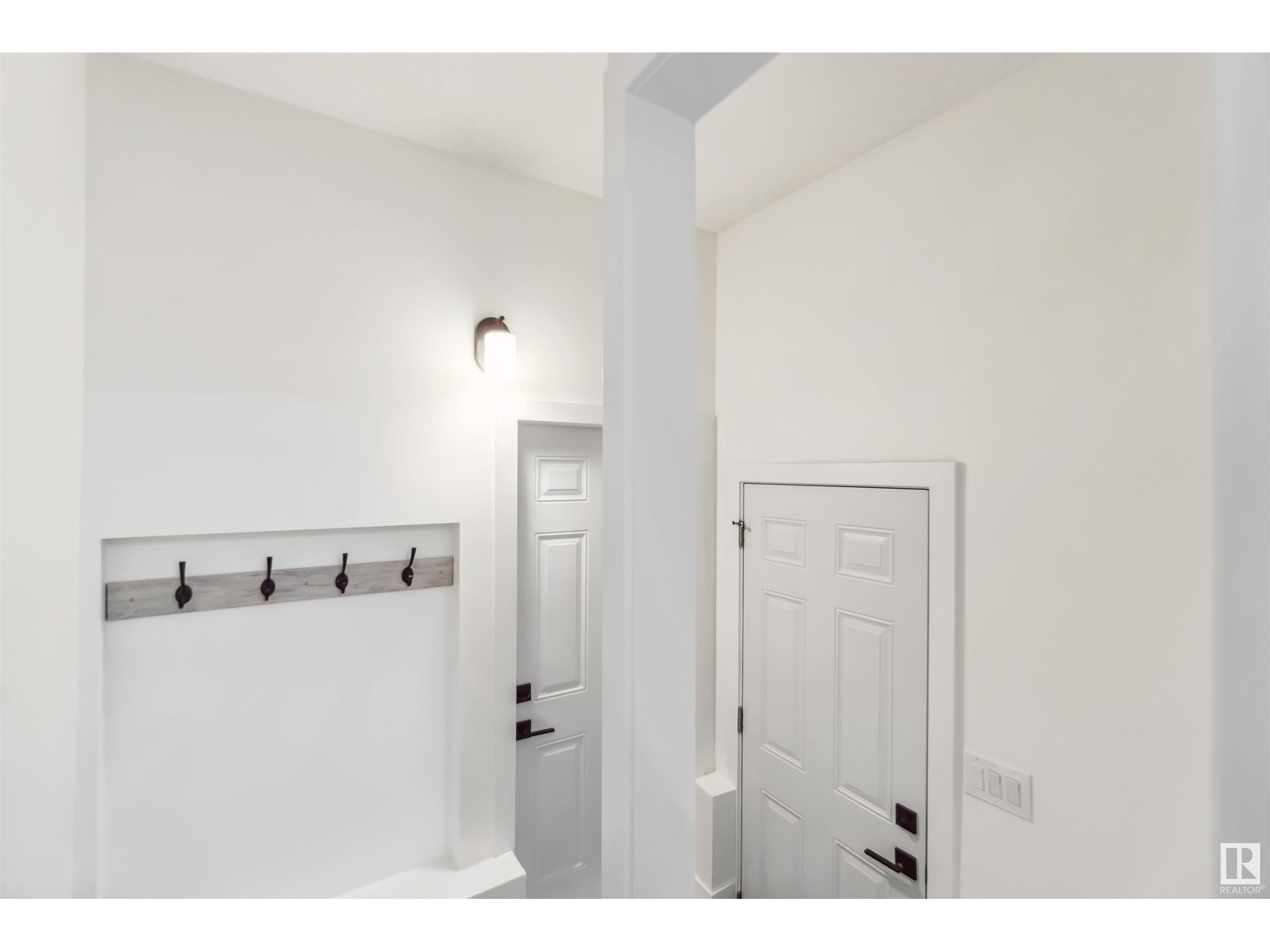 Property at 1996 GLENMORE AV image 3