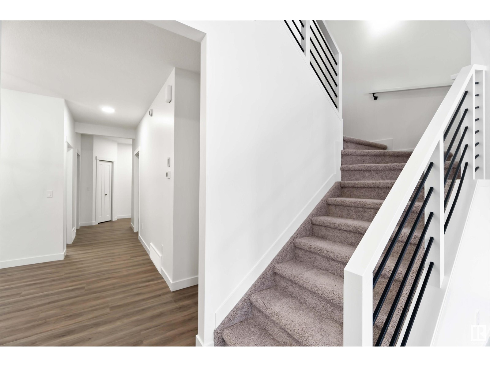 Property at 1519 26 ST NW image 2