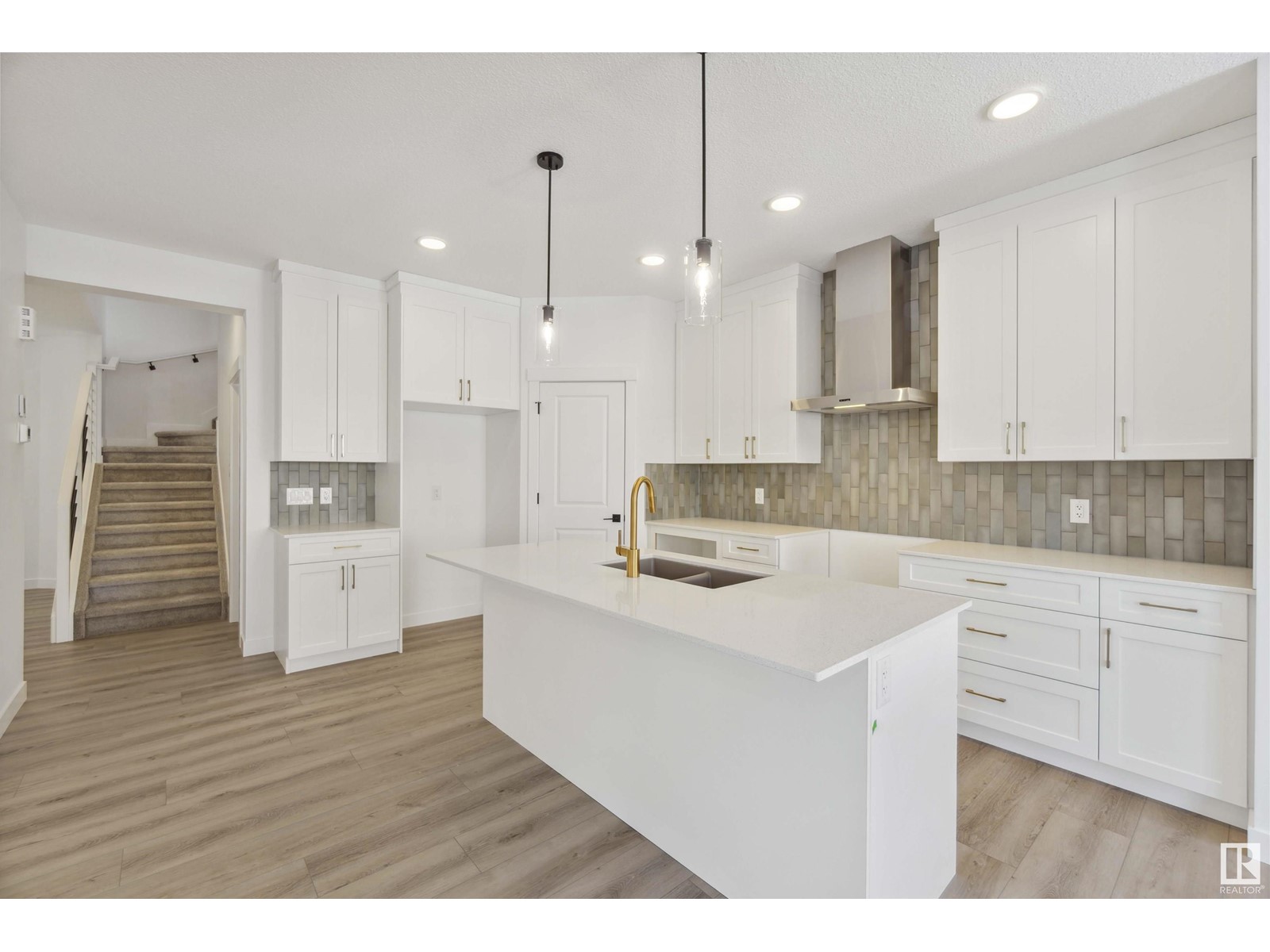 Property at 24 SPRINGBROOK WD image 1