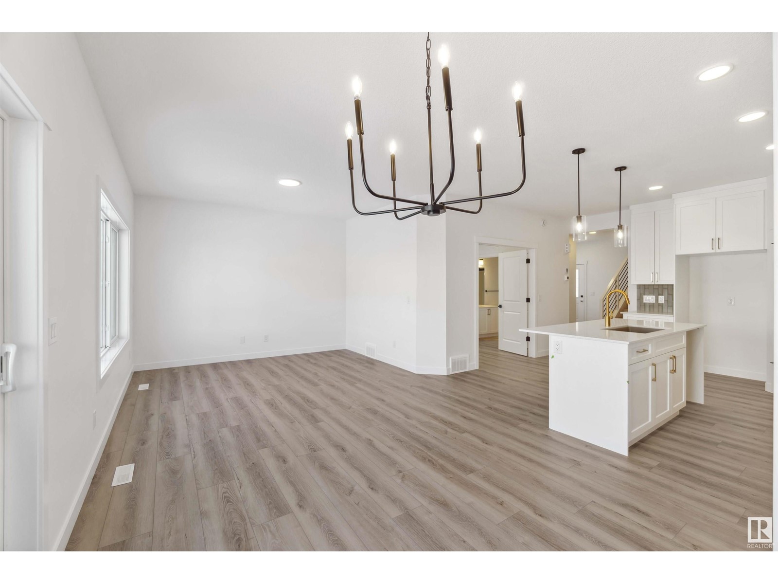 Property at 24 SPRINGBROOK WD image 4