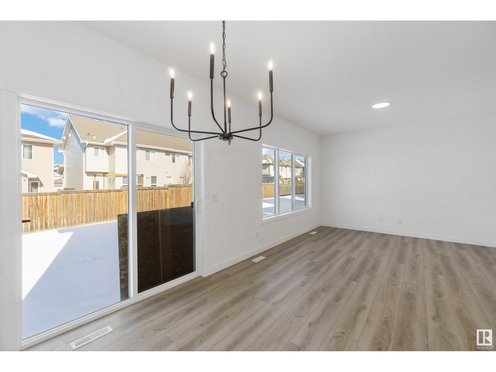 Property at 24 SPRINGBROOK WD image 3