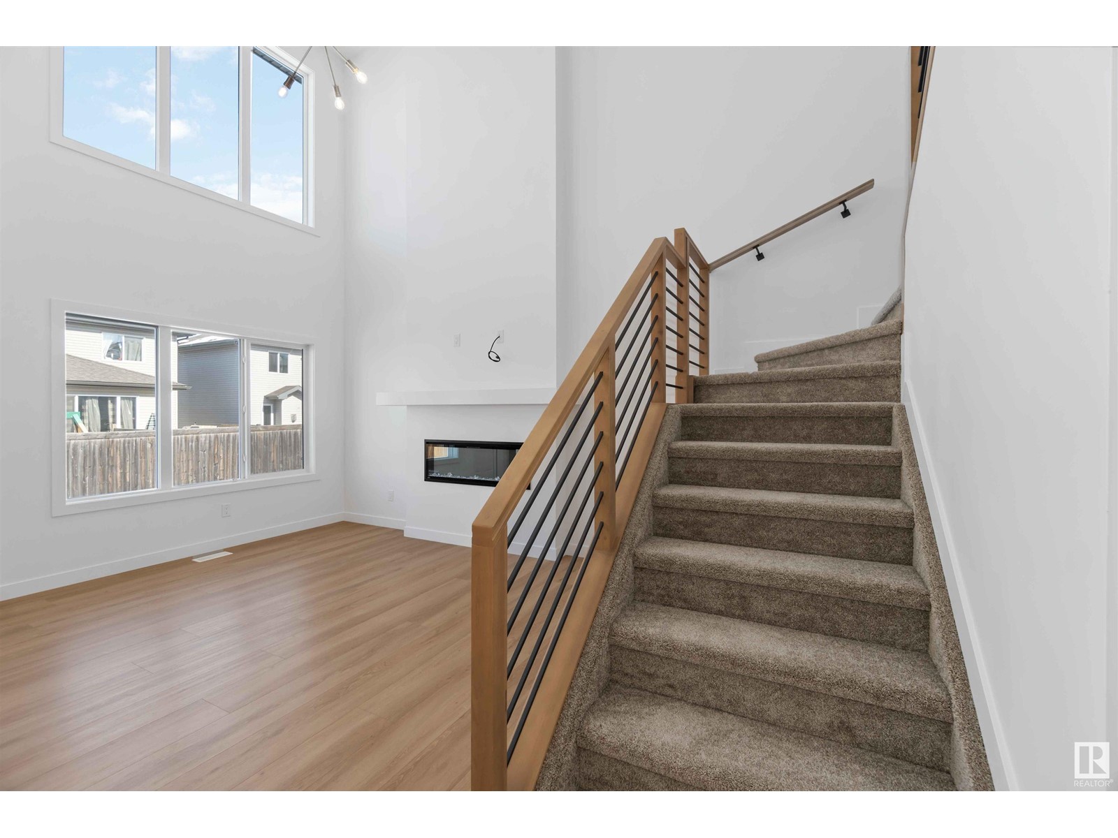 Property at 20 SPRINGBROOK WD image 3