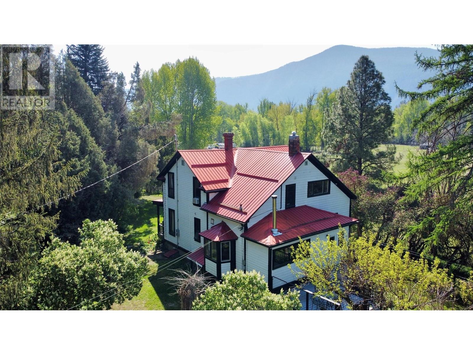 2675 65th Avenue, Grand Forks, British Columbia  V0H 1H0 - Photo 2 - 10336033