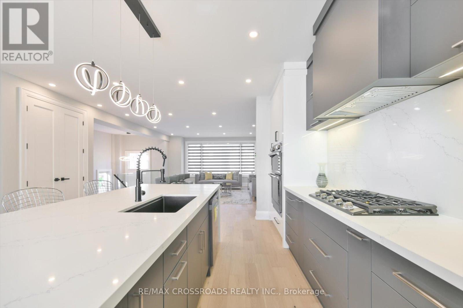 84 Westbourne Avenue, Toronto (Clairlea-Birchmount), Ontario  M1L 2Y5 - Photo 11 - E12121286