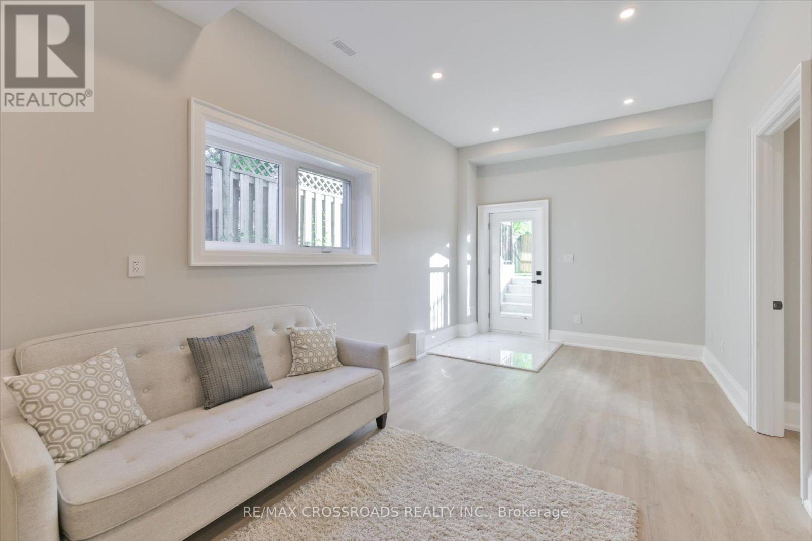 84 Westbourne Avenue, Toronto (Clairlea-Birchmount), Ontario  M1L 2Y5 - Photo 32 - E12121286