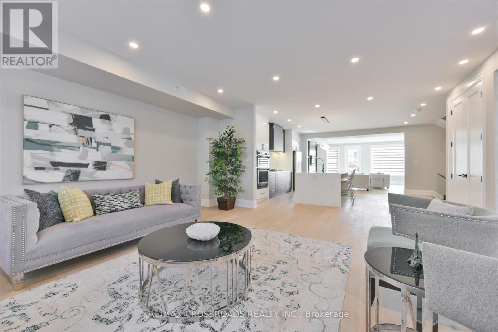 84 Westbourne Avenue, Toronto (Clairlea-Birchmount), Ontario  M1L 2Y5 - Photo 6 - E12121286