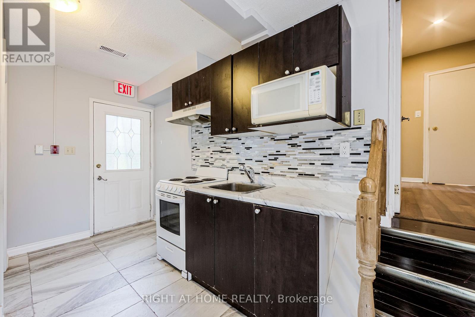 Main B - 1715 Rossland Road, Whitby, Ontario  L1N 3P1 - Photo 16 - E12121311