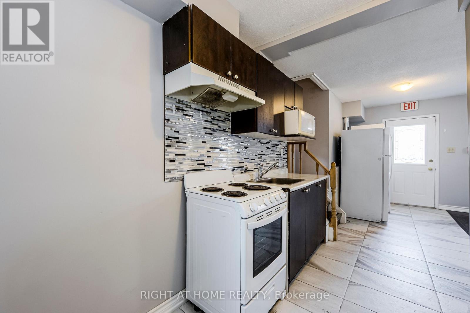 Main B - 1715 Rossland Road, Whitby, Ontario  L1N 3P1 - Photo 18 - E12121311