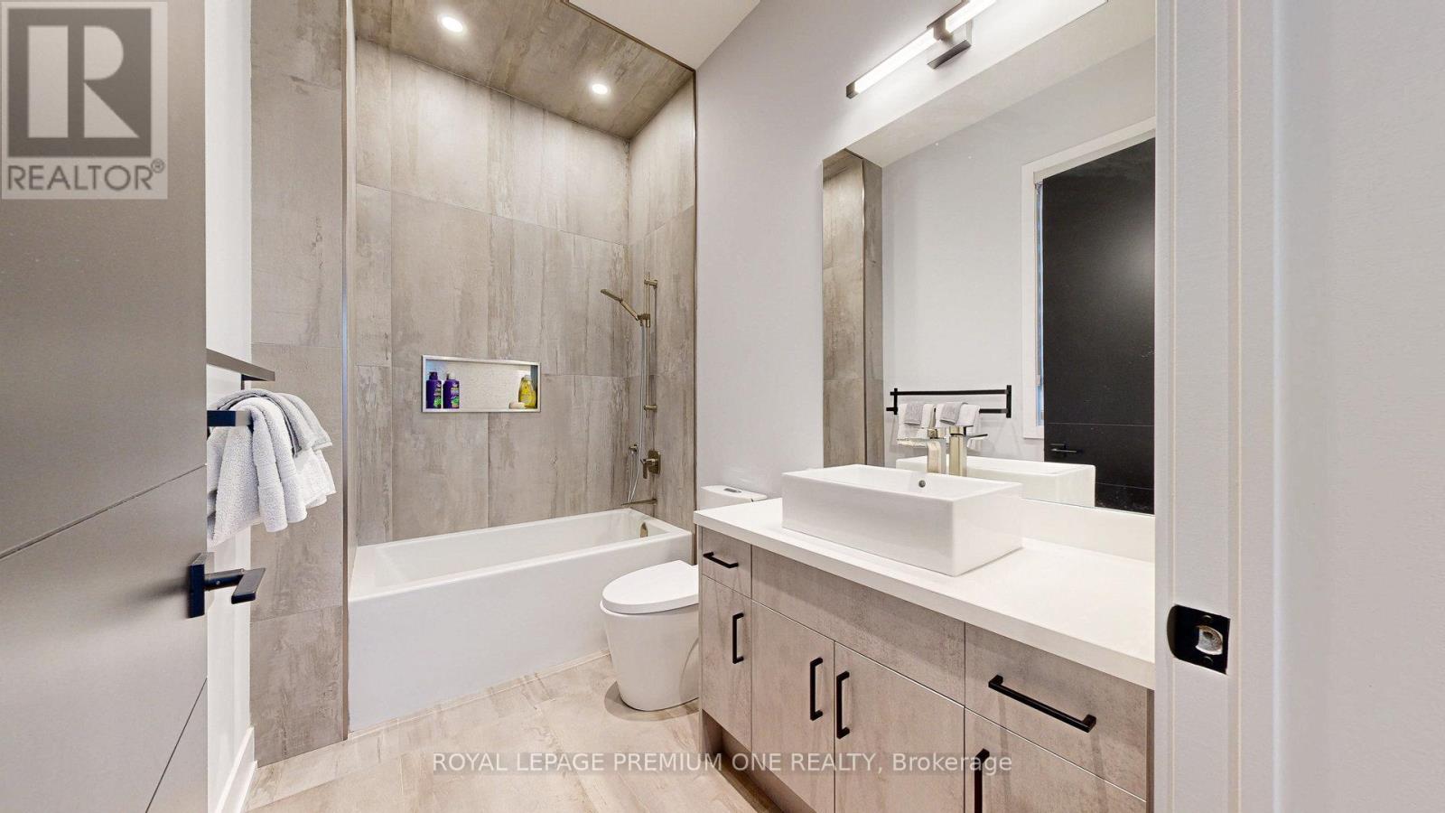11 Hollywood Crescent, King, Ontario  L0G 1N0 - Photo 22 - N12041377