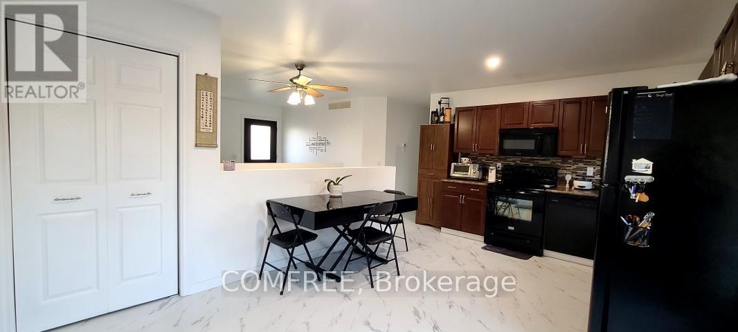 14 Wellington Avenue, Southwest Middlesex, Ontario  N0L 1A0 - Photo 14 - X12121339