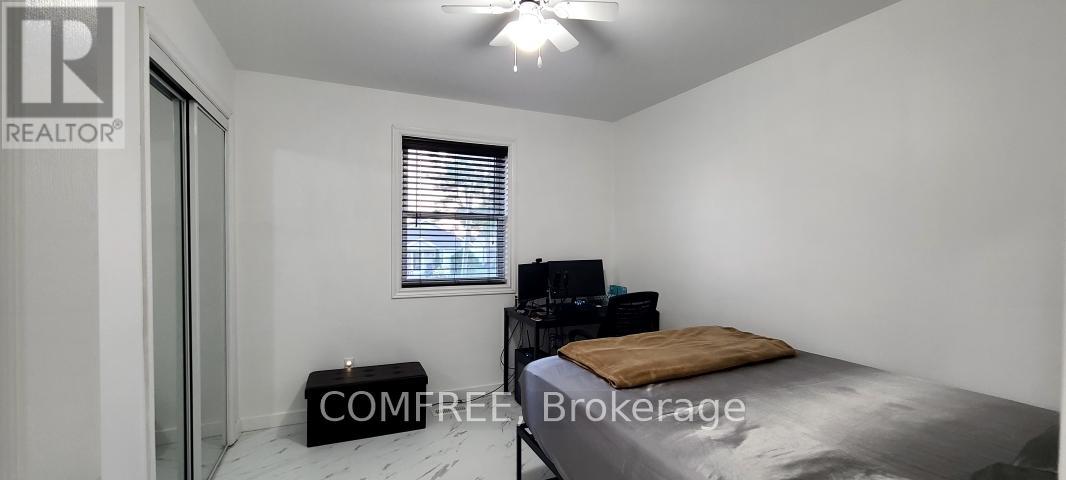14 Wellington Avenue, Southwest Middlesex, Ontario  N0L 1A0 - Photo 18 - X12121339