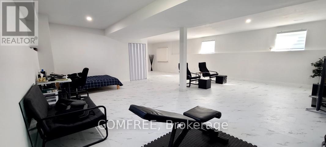 14 Wellington Avenue, Southwest Middlesex, Ontario  N0L 1A0 - Photo 24 - X12121339