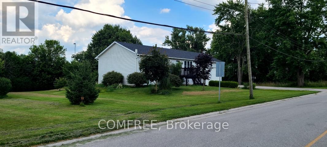 14 Wellington Avenue, Southwest Middlesex, Ontario  N0L 1A0 - Photo 3 - X12121339