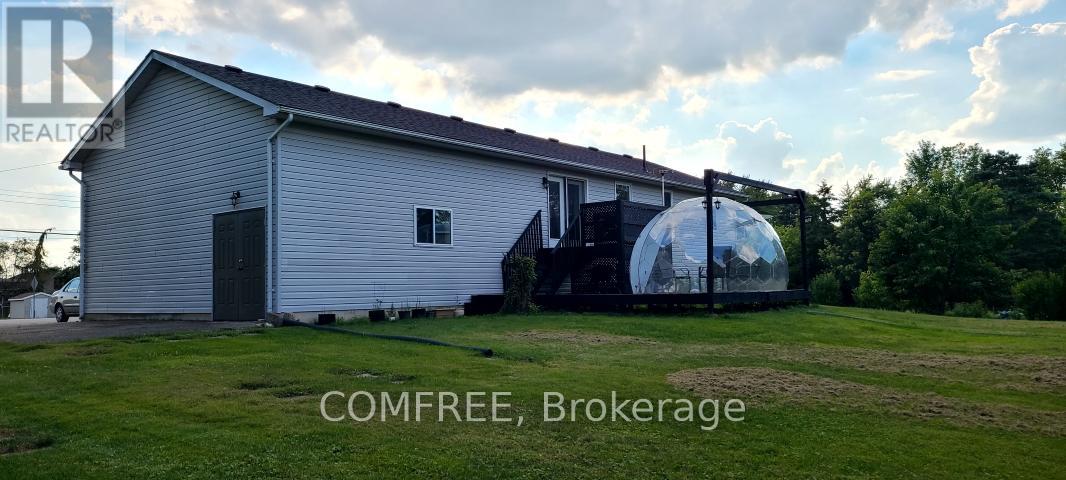 14 Wellington Avenue, Southwest Middlesex, Ontario  N0L 1A0 - Photo 4 - X12121339