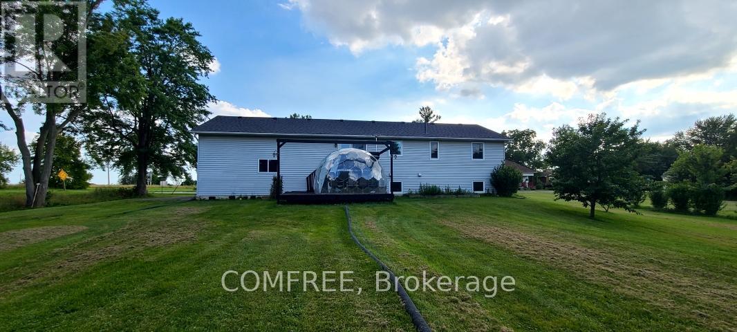 14 Wellington Avenue, Southwest Middlesex, Ontario  N0L 1A0 - Photo 5 - X12121339