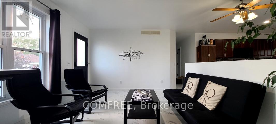 14 Wellington Avenue, Southwest Middlesex, Ontario  N0L 1A0 - Photo 9 - X12121339