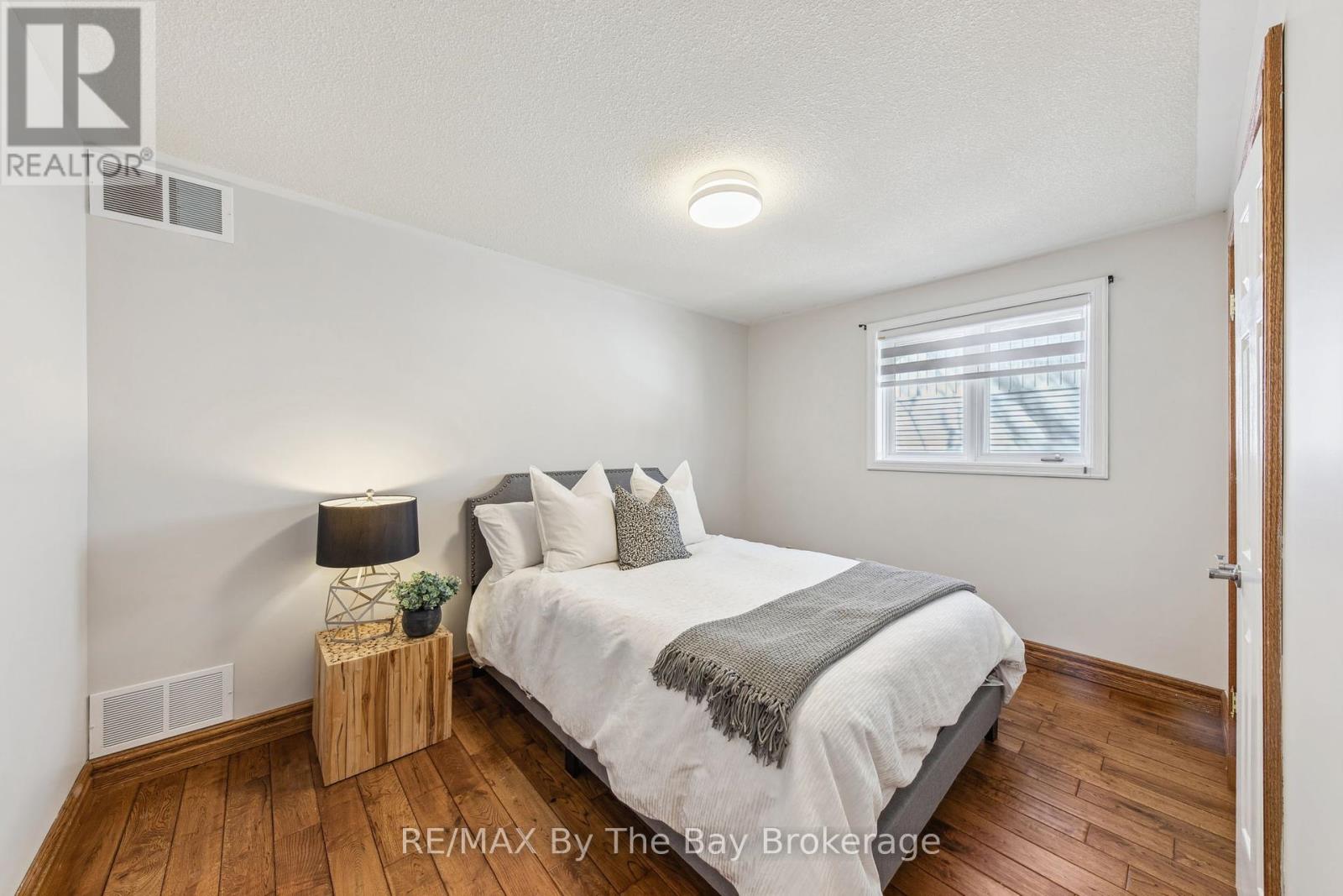 174 32nd Street S, Wasaga Beach, Ontario  L9Z 2S4 - Photo 17 - S12121389