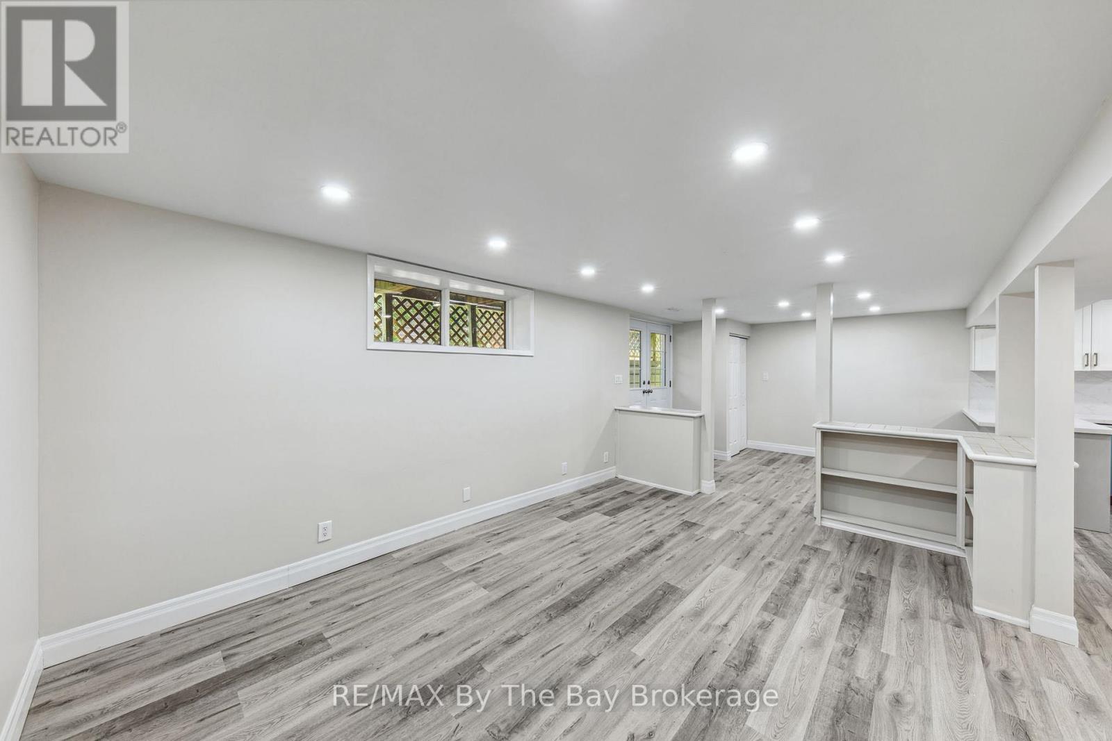 174 32nd Street S, Wasaga Beach, Ontario  L9Z 2S4 - Photo 31 - S12121389