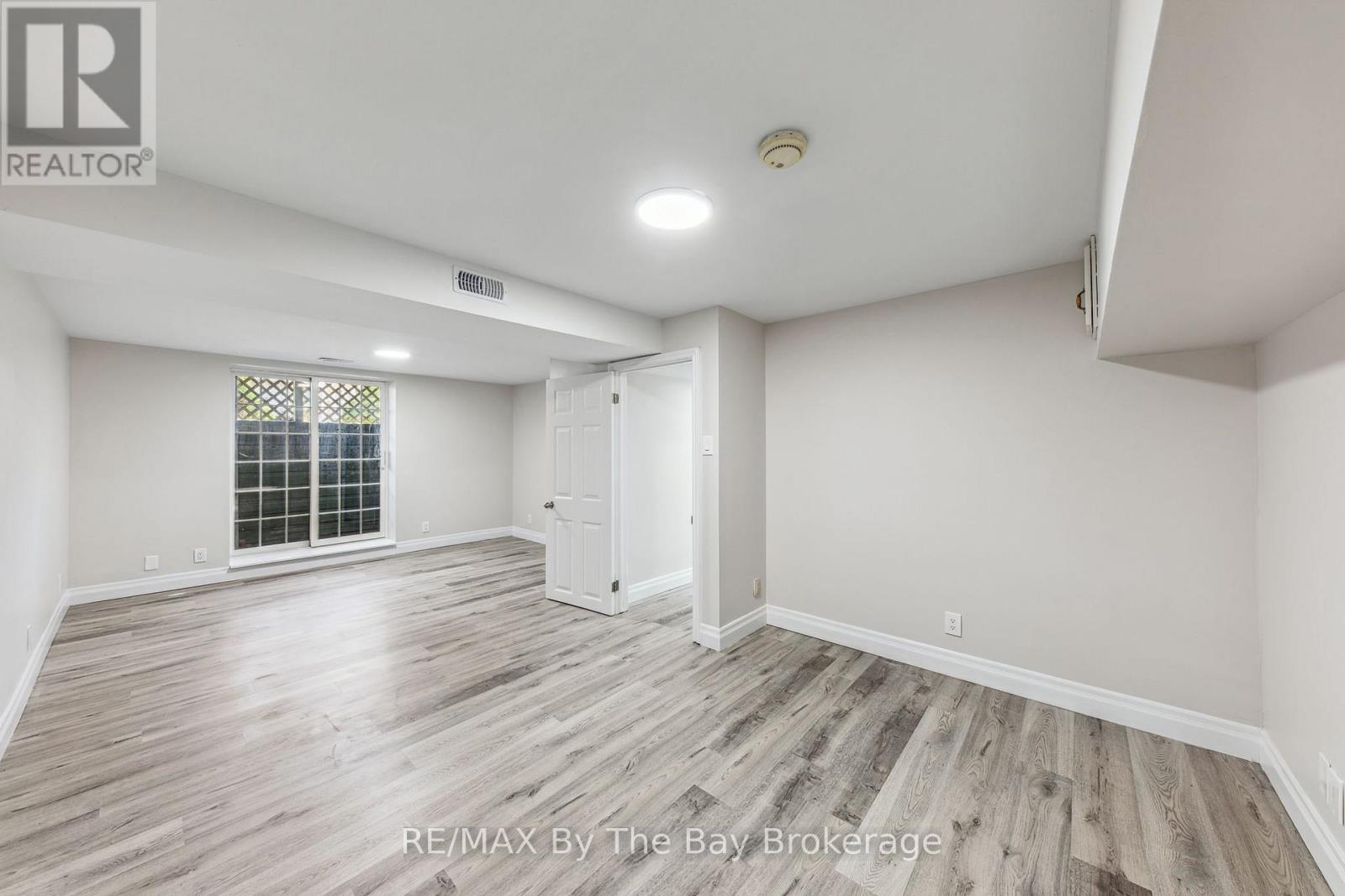 174 32nd Street S, Wasaga Beach, Ontario  L9Z 2S4 - Photo 32 - S12121389
