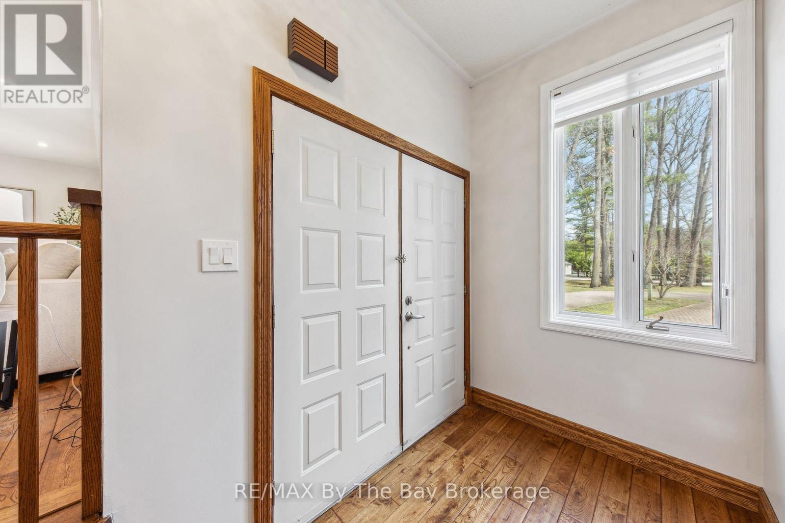 Property at 174 32ND STREET S image 4