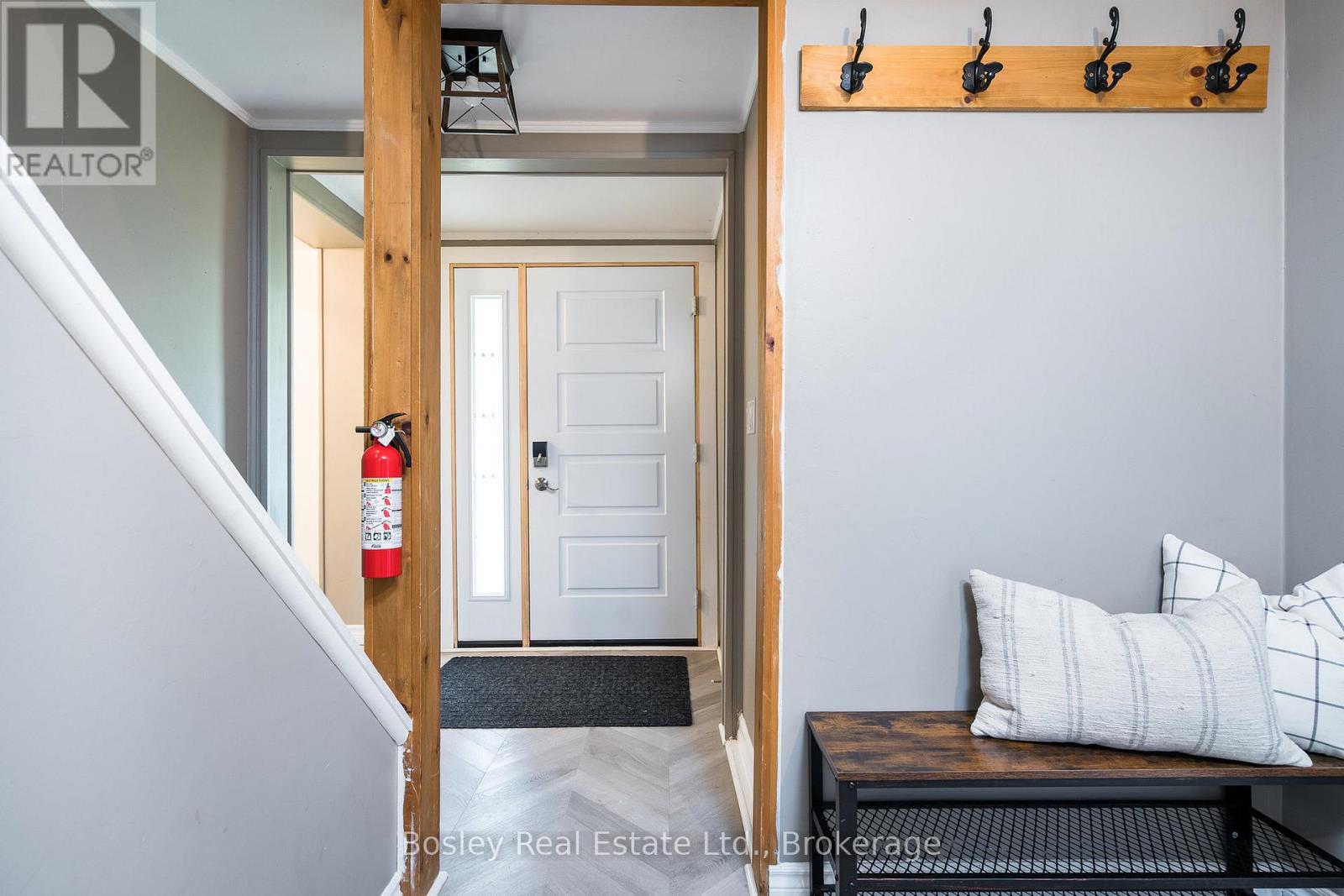 102 Helen Street, Blue Mountains, Ontario  L9Y 3Z2 - Photo 7 - X12121380