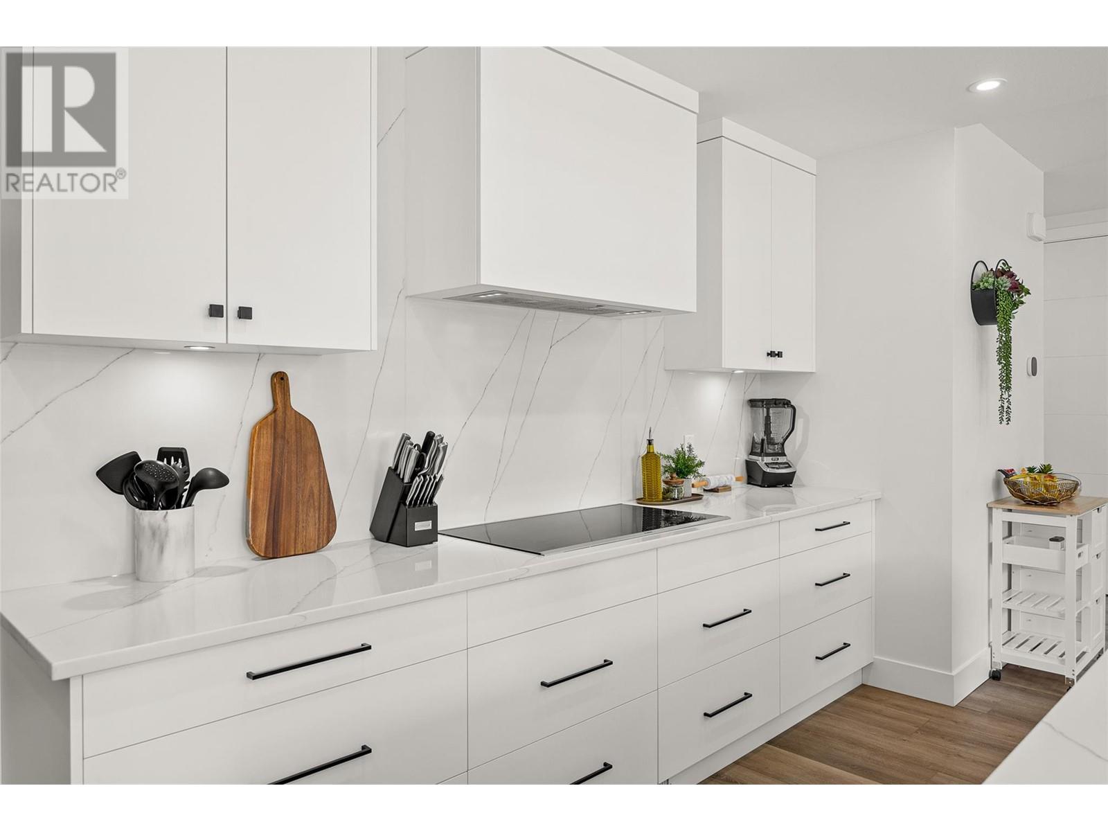 Property at 720 Churchill Avenue image 2