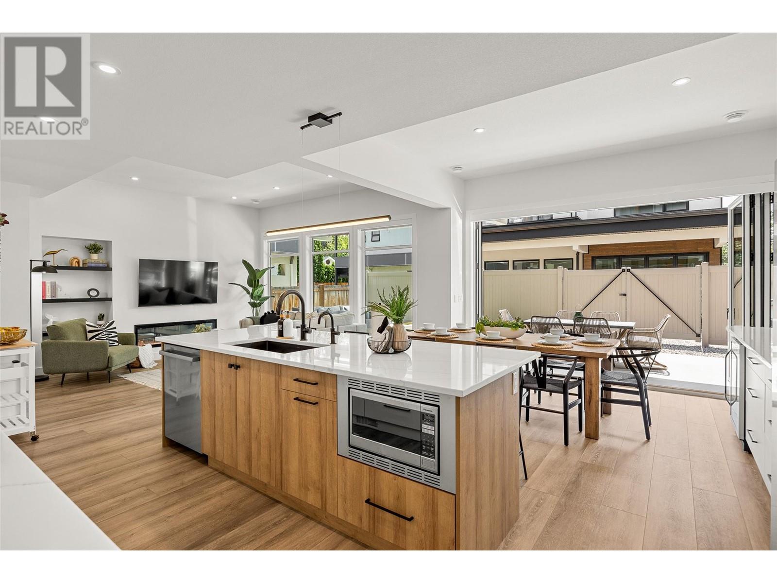 Property at 720 Churchill Avenue image 3