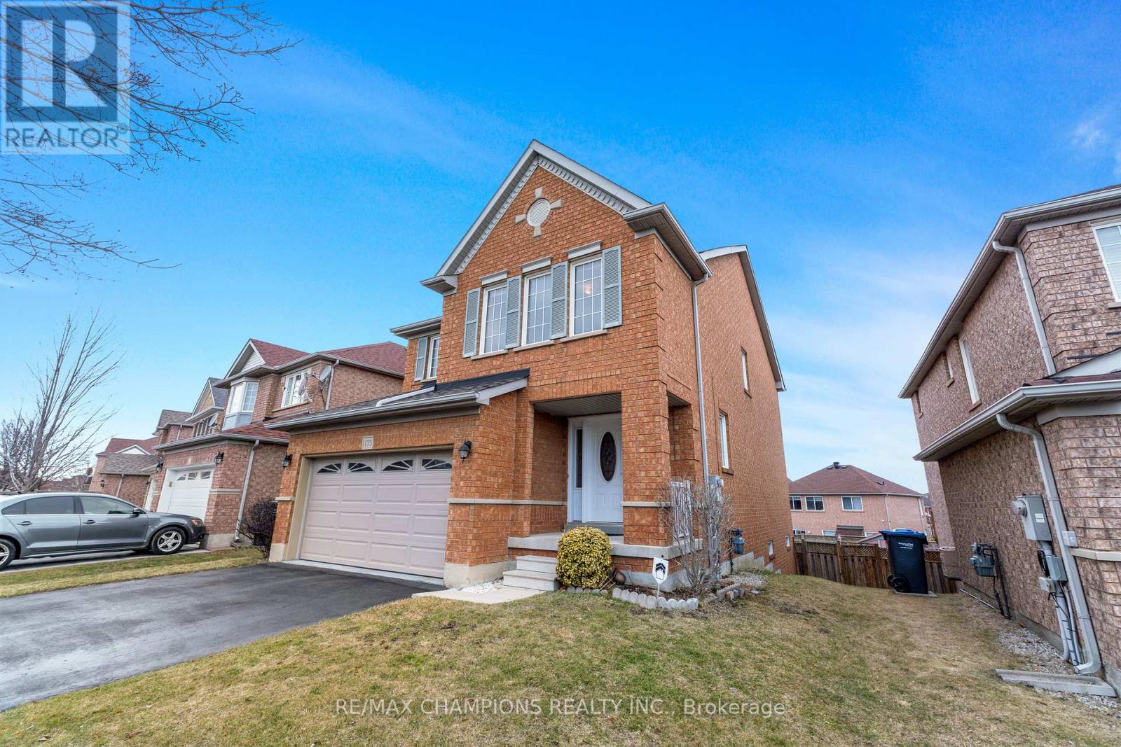 173 Sunny Meadow Boulevard, Brampton, Ontario  L6R 2Z2 - Photo 2 - W12047054
