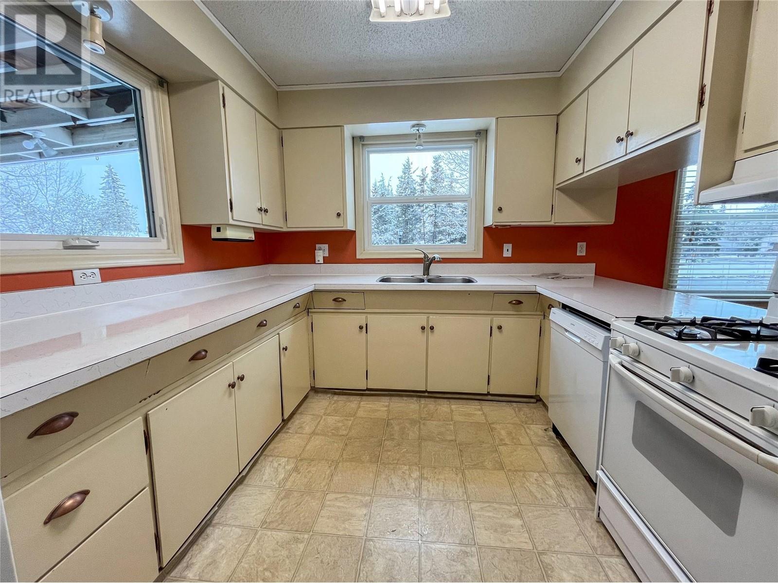 9204 9 Street, Dawson Creek, BC V1G3S2