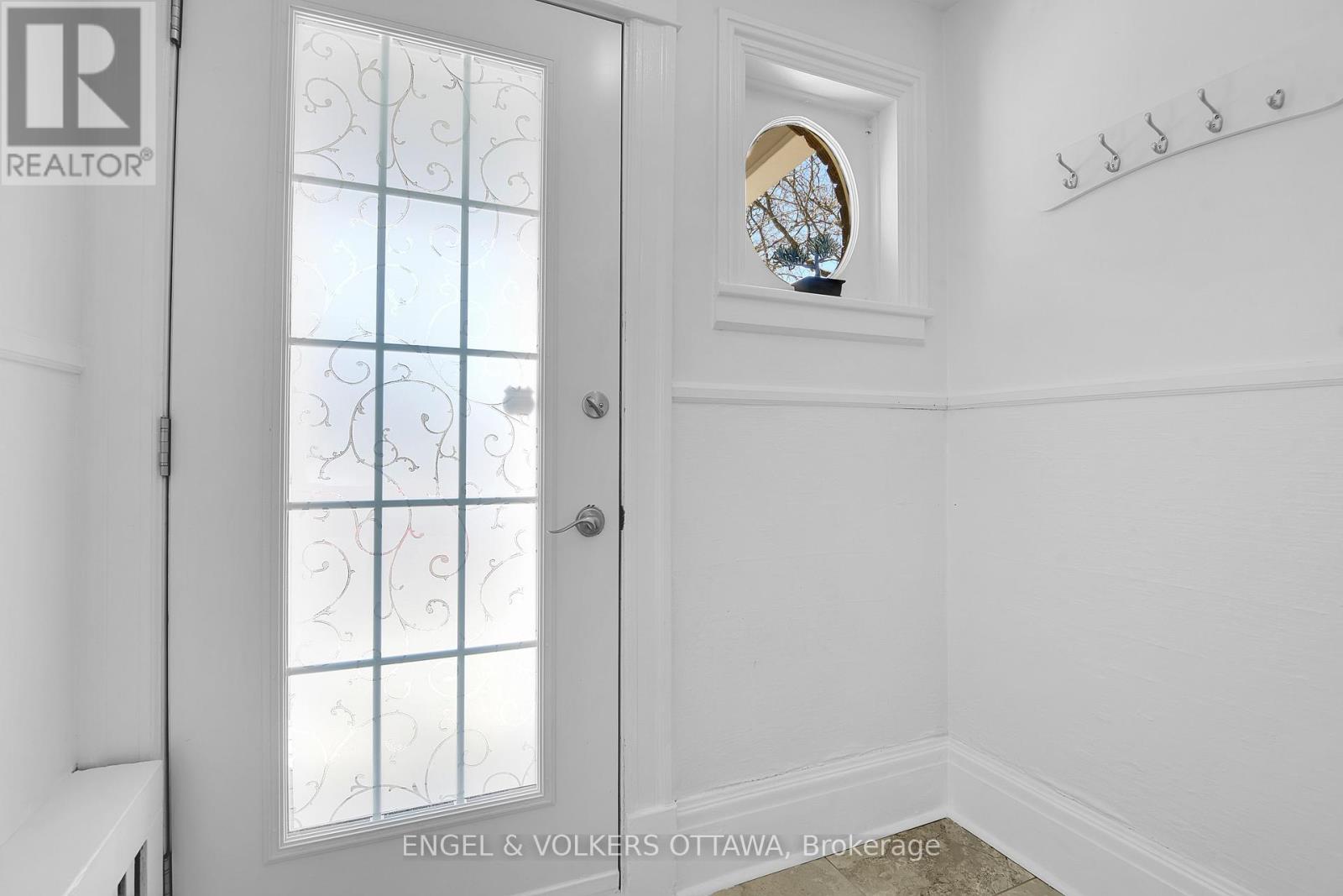 1 - 160 Crichton Street, Ottawa, Ontario  K1M 1W2 - Photo 2 - X12121395