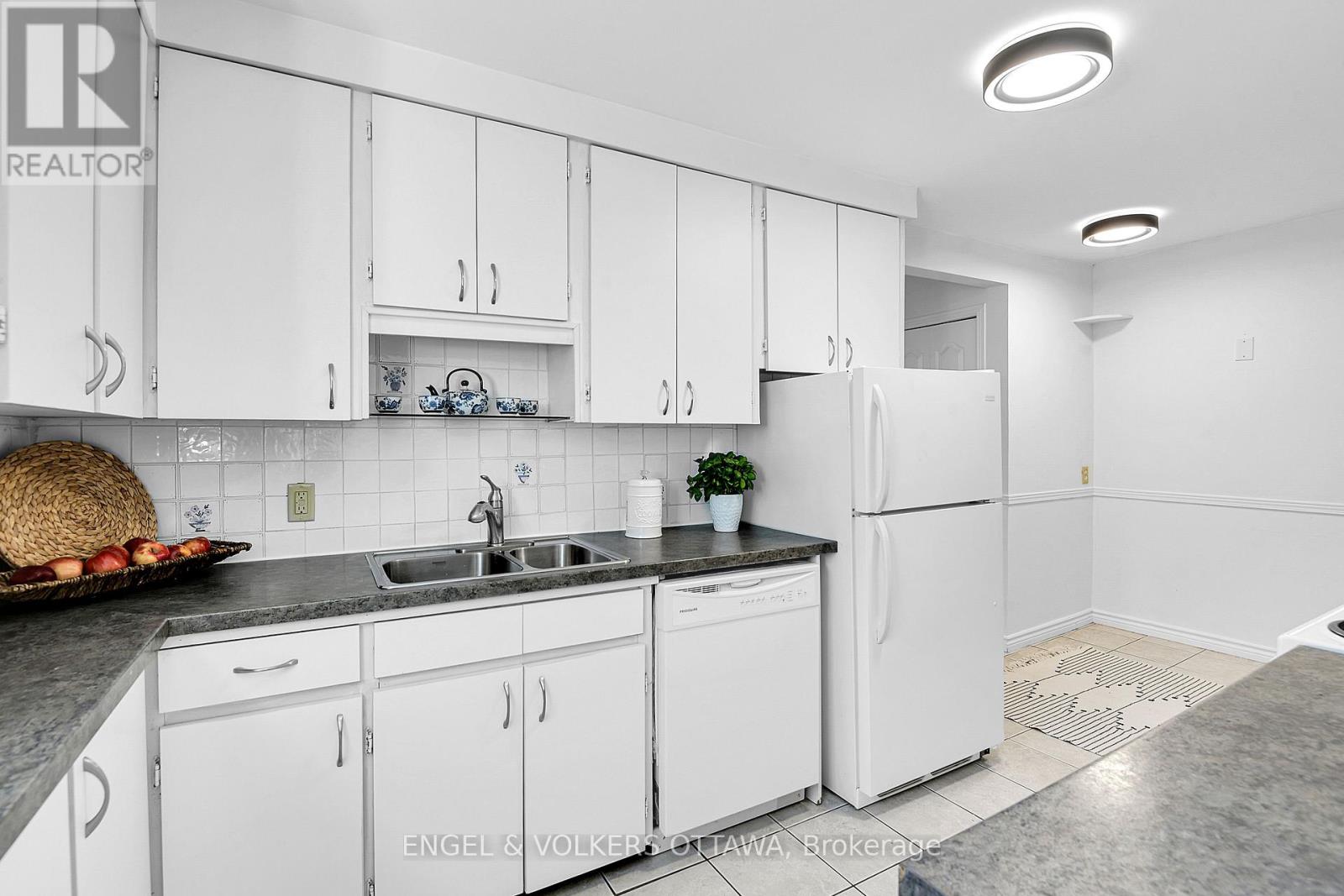 1 - 160 Crichton Street, Ottawa, Ontario  K1M 1W2 - Photo 8 - X12121395