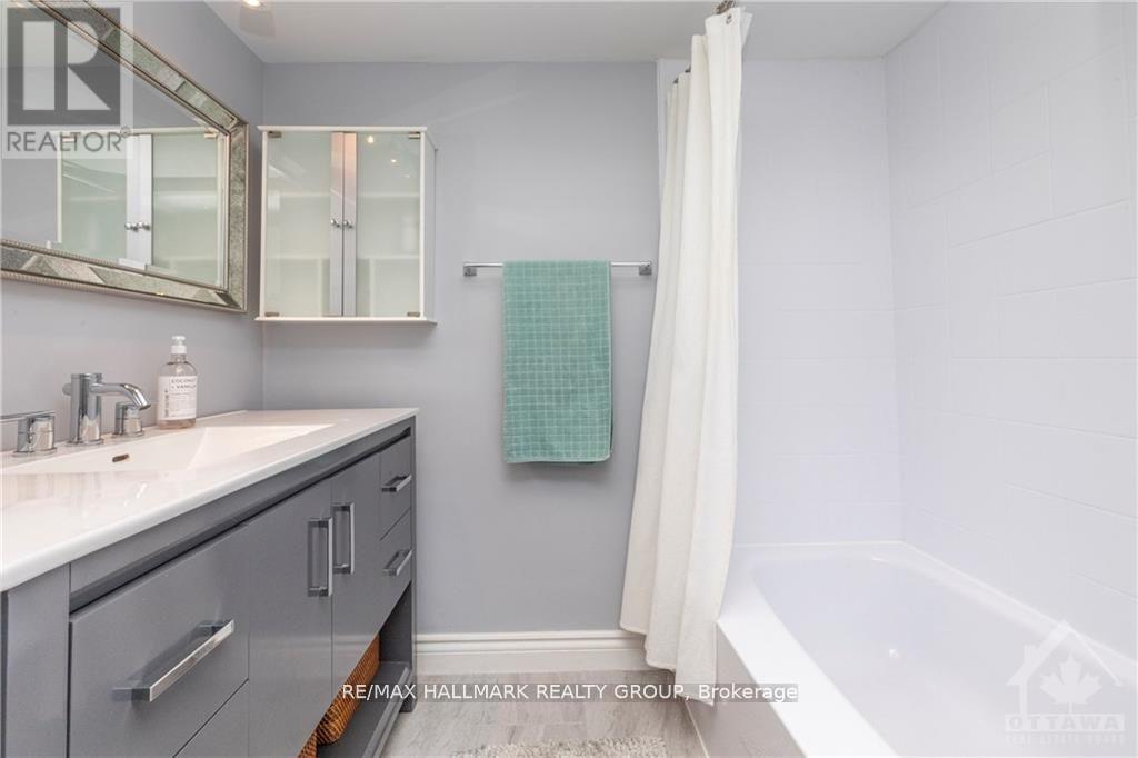 205 - 475 Laurier Avenue W, Ottawa, Ontario  K1R 7X1 - Photo 17 - X12121408