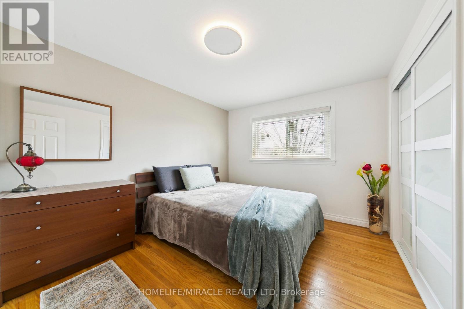 1612 Wavell Crescent, Mississauga (Applewood), Ontario  L4X 1X1 - Photo 24 - W12105747
