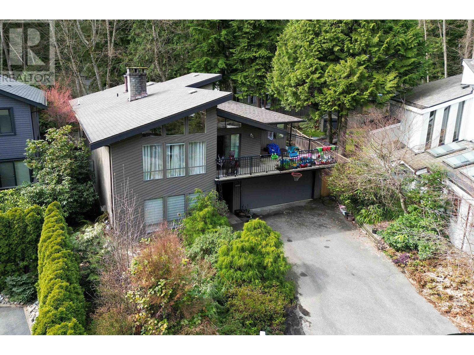 5535 Huckleberry Lane, North Vancouver, British Columbia  V7R 4N9 - Photo 2 - R2997661